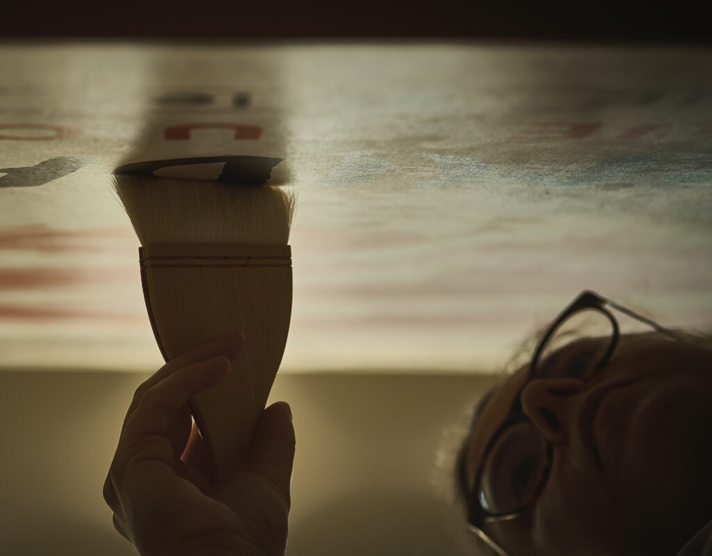 Manutenzione delle opere d'arte. spolveratura superficiale. restauro torino restitute